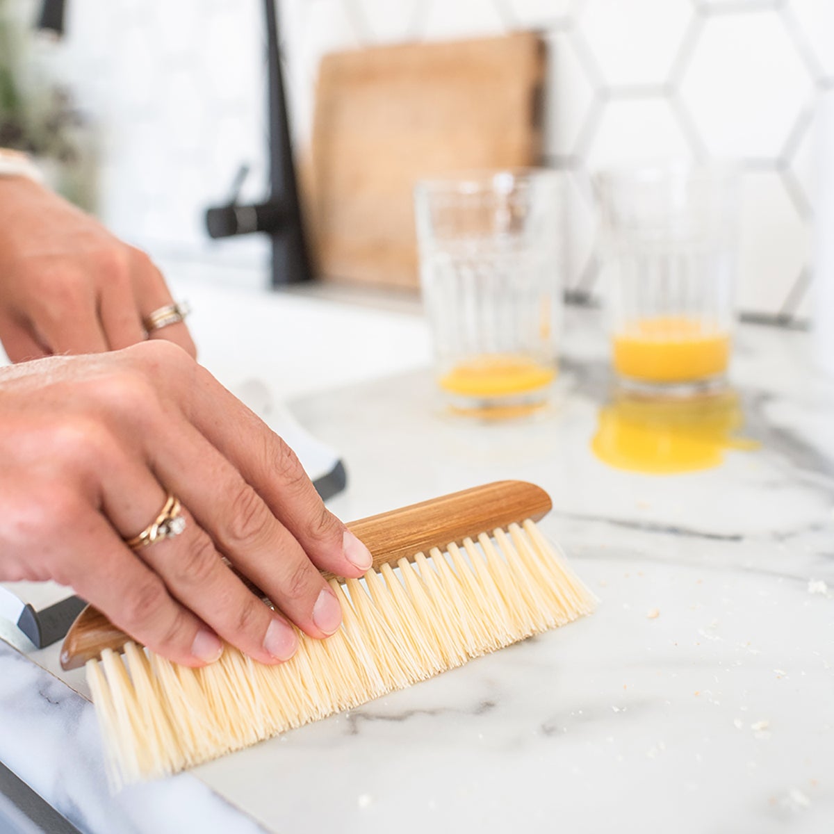 10082700-fc-crumb20runner_white-ven5